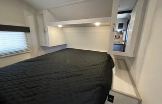 28' 2022 Tracer Bunkhouse - Sleeps 6 + 2 Children