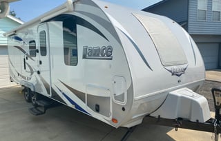 2018 Lance 27' Adventure Trailer Sleeps 4