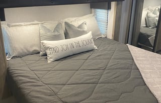 2021 Forest River Arctic Wolf 3550 Suite