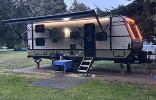 Modern Family RV|Sleeps 8| Bunks, Grill & Easy Tow