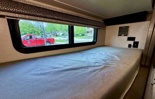 Adventure-Ready Family RV –  Sleeps 8, Free WiFi