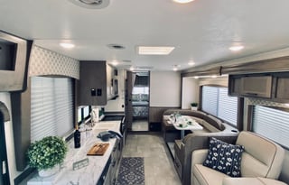 2021 RESORT STYLE RV LIVING !  32 FT Coachman Freelander