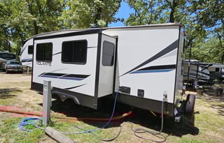 Delivery Only - Super clean and bright 5th wheel