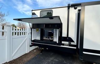 2024 Luxurious, Loaded & Spacious 2 Bdrm Pets Free