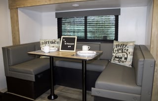 Retroasis Roadside Retreat: Your Adventure Awaits!