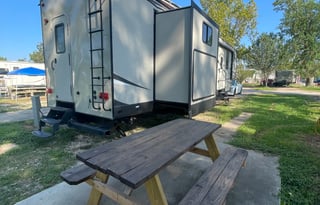 Spacious 42-ft 5th wheel RV