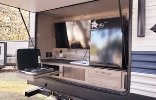 Pride of Texas Family Friendly Zinger RV