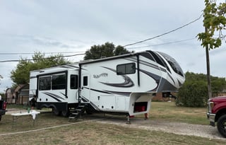 Rolling Family Retreat Bunk House with 2 full bath