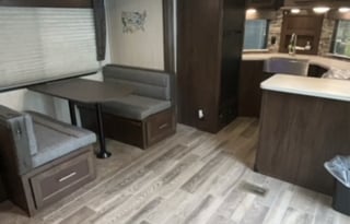 2019 Forest River Cherokee 274VFK Sleeps 6!