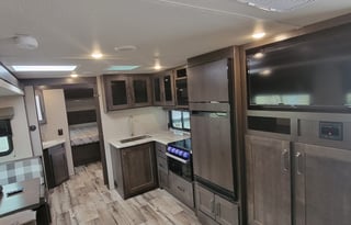 Dual-Suite Retreat Family Bunkhouse 32' Transcend