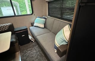 Coleman 202RD sleeps up to 4 people(delivery avl)