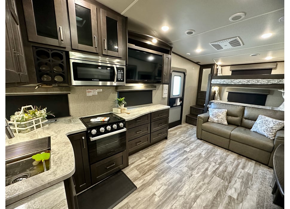 Fifth Wheel rentals in Richmond Hill