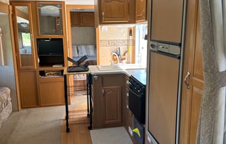 Large Camper - Vacation Ready/Full of Amenities