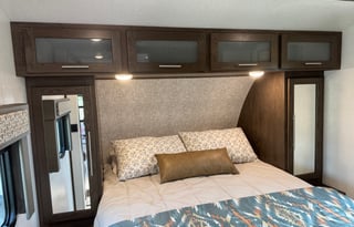 Nice and Ready to camp - with large bathroom!