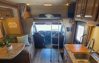 Meet "Lucy" 2018 Thor Four Winds Smtx1826