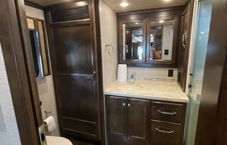 RV Sleeps 8 with 2 Bunks - Unlimted Generator Use