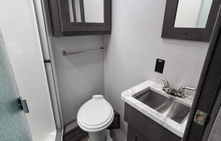 Georgetown Bunkhouse Two Full Bath and King Bed