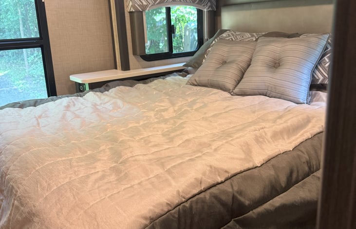 Brand new mattress  Very comfy  Has extra blankets