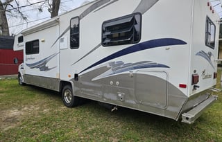 2005 Coachmen RV Leprechaun 317KS Ford 450
