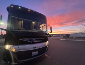 Tiffin Motorhomes Allegro Red