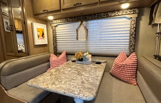 2019 Thor Motor Coach Four Winds 22E  800w solar