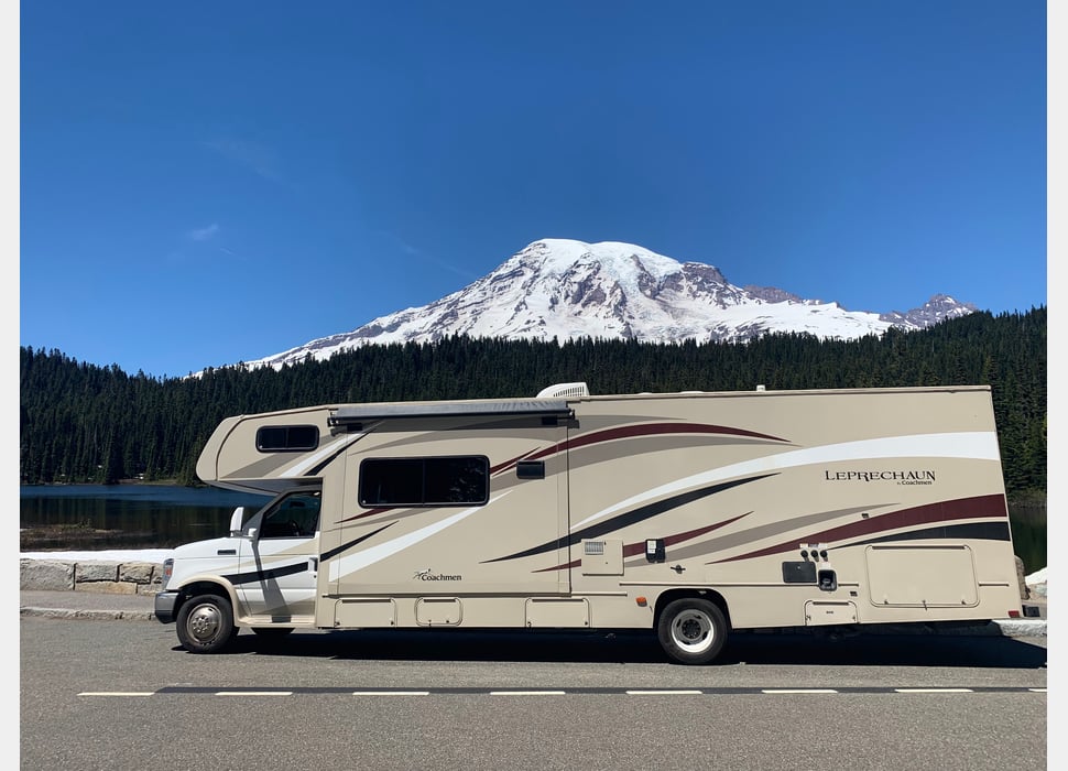 Class C Motor Home rentals in Medford Lakes
