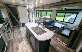 Outback | Large & Luxurious w/ Bunkhouse Sleeps 10