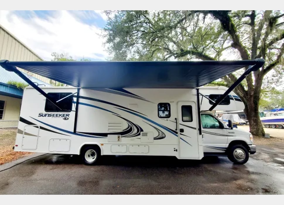 Class C Motor Home rentals in St Cloud