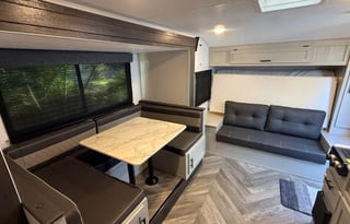 Family & Pet Friendly Camper – Sleeps 7 -Delivery