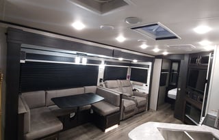 Fireside RV's 2021 Jayco White Hawk 27RB LMI1125