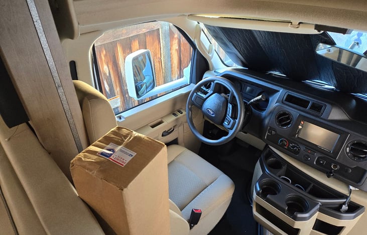 Spacious interior, drives like an SUV, EZ gear shift, lots of cup holders and cubbies.  Excellent stereo system and backup video camera adds security.