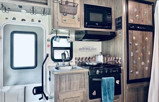 2018 Minnie Winnie, Sleeps 6, Full Solar