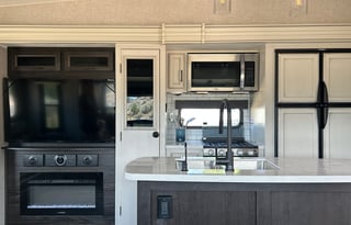Desert Dream Getaway - 2022 Jayco Eagle 355MBQS