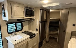 Adventure Den JANY2410