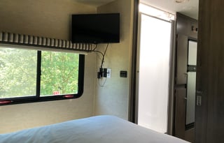 2016 Winnebago Brave 27b