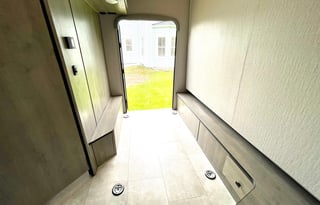 Modern RV – Pet Friendly, Easy, & Road-Trip Ready!