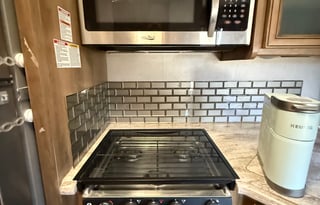 33 ft motorhome - sleeps 6