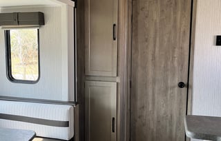 Amazing Bunkhouse, Outside Kitchen, Fireplace