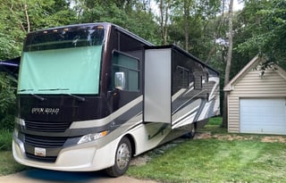 Classy Lady - Tiffin Open Road Allegro with Bunks