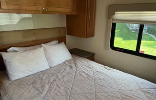 2017 LIKE NEW Winnebago Minnie 31K Sleeps 8!