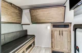 SLEEPS 6 + Outdoor fridge & Grill