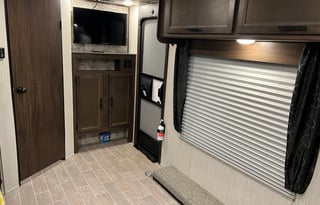 ToyHauler 2021 FR Cherokee Grey Wolf 26RR