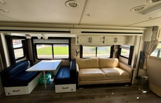 Fleetwood RV Providence 39R