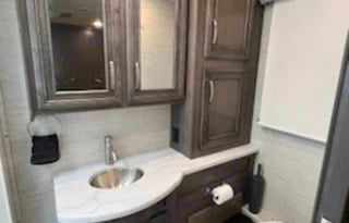 Bon-Bon - The Luxury Getaway RV