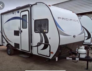Pacific Coachworks Pacifica XL 16BH