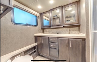 2022 Thor Motor Coach Venetian A40