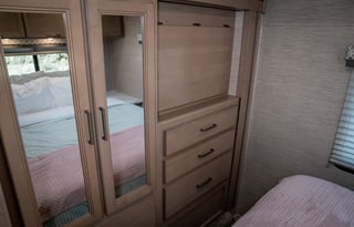 "Betty" the GORGEOUS Class C bunkhouse