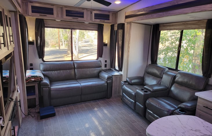 Living room has a 20,000 btu A/C unit in addition to front A/C unit