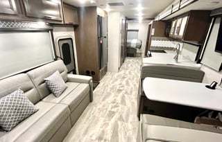 Get Out of Town 2022 Thor Windsport 34J