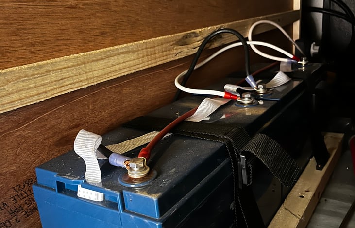 Lithium batteries that keep solar panels and batteries charged all the time!